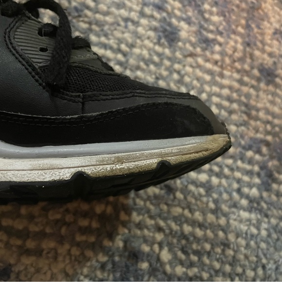 Size 2.5y air max - Picture 3 of 6